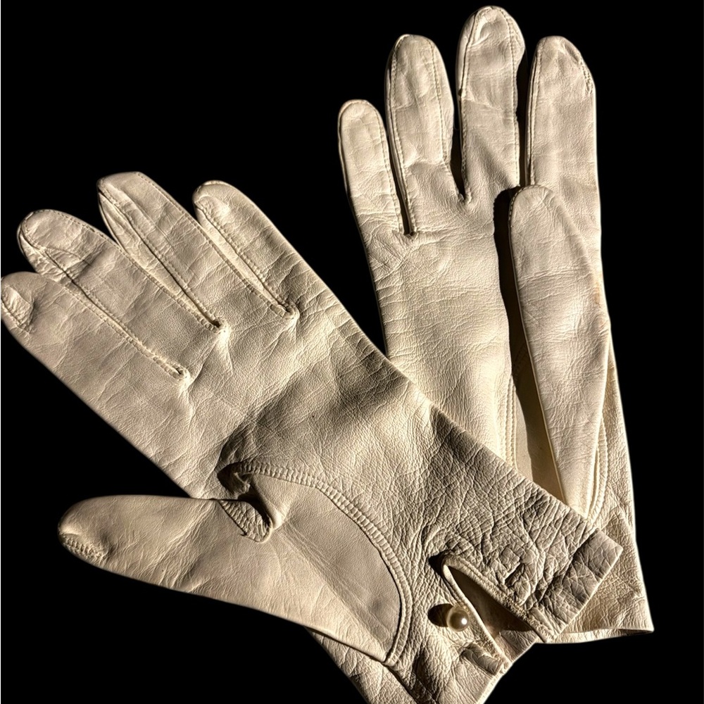 Elegant White Leather Gloves